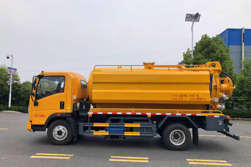 吸粪车：清洁环卫行业的守护者