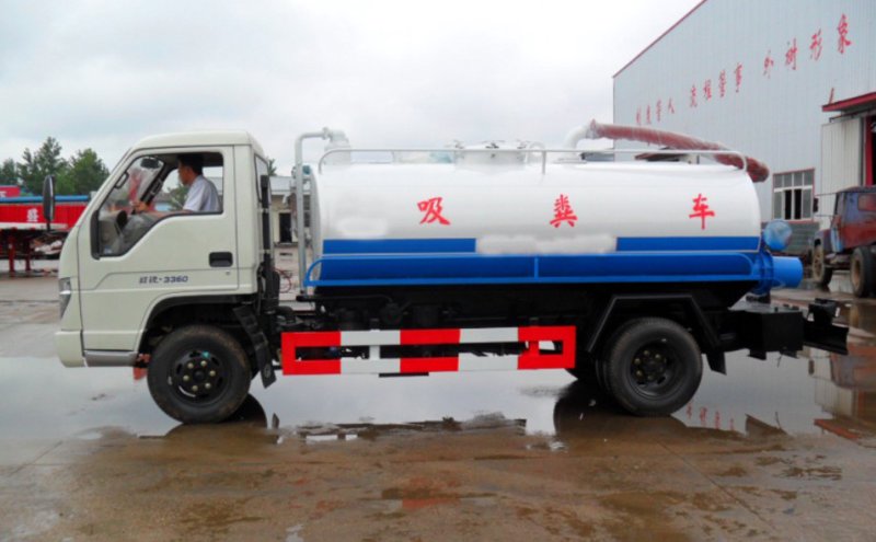 吸污车：清扫城市卫生的得力助手